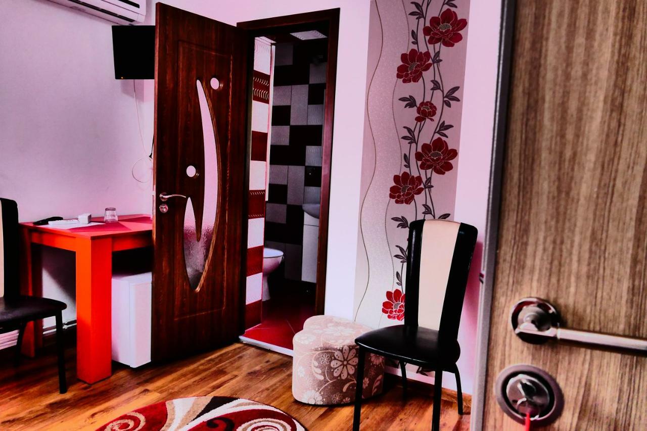 Pensiunea Roua Florilor Hotel Анина Екстериор снимка