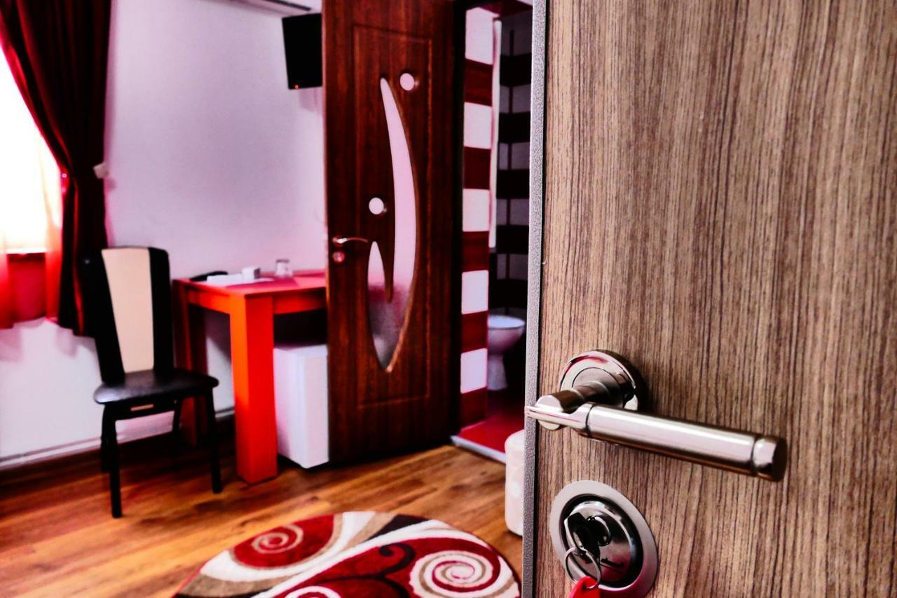 Pensiunea Roua Florilor Hotel Анина Екстериор снимка