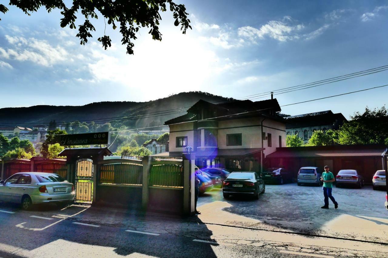 Pensiunea Roua Florilor Hotel Анина Екстериор снимка