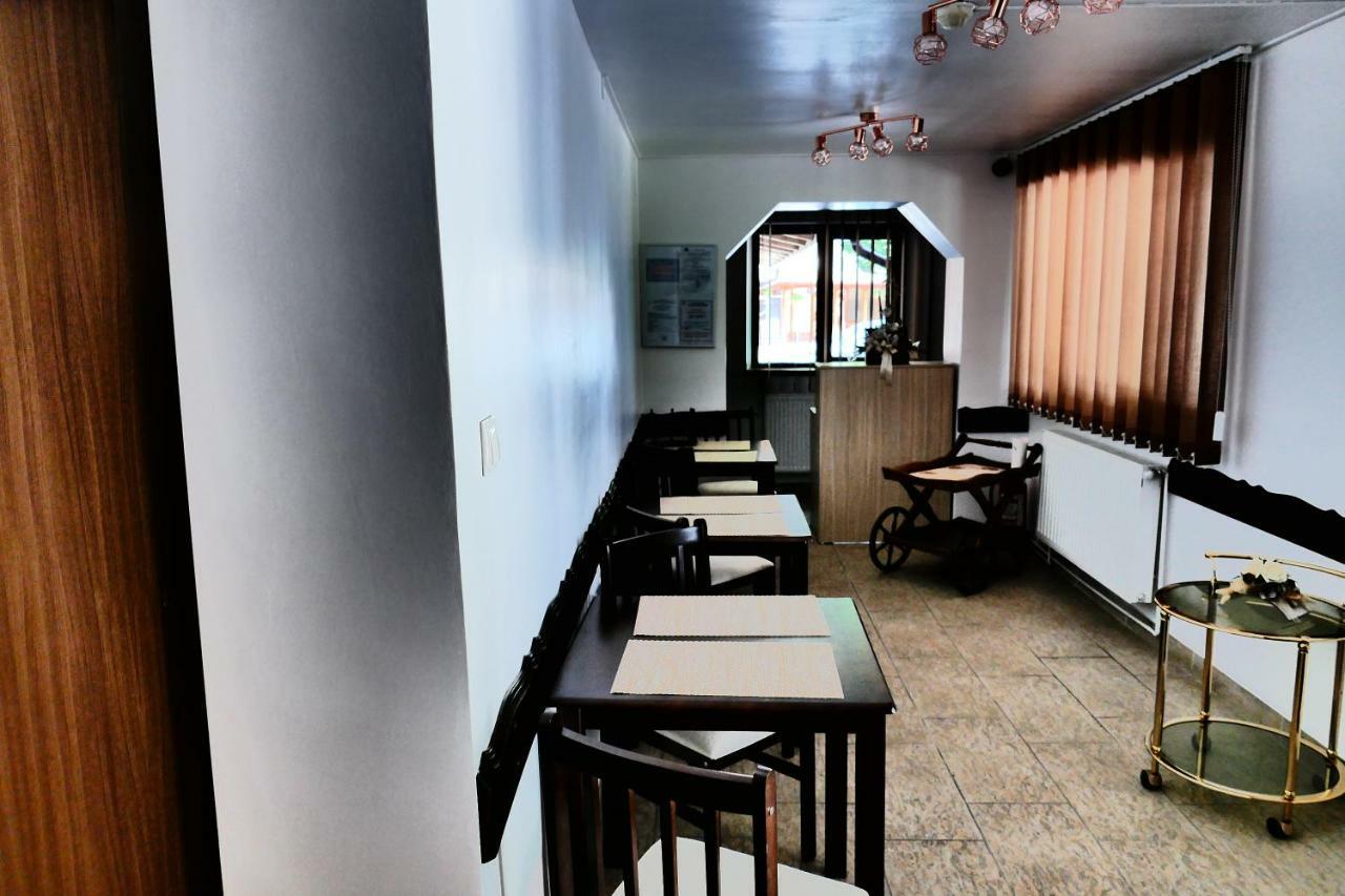 Pensiunea Roua Florilor Hotel Анина Екстериор снимка