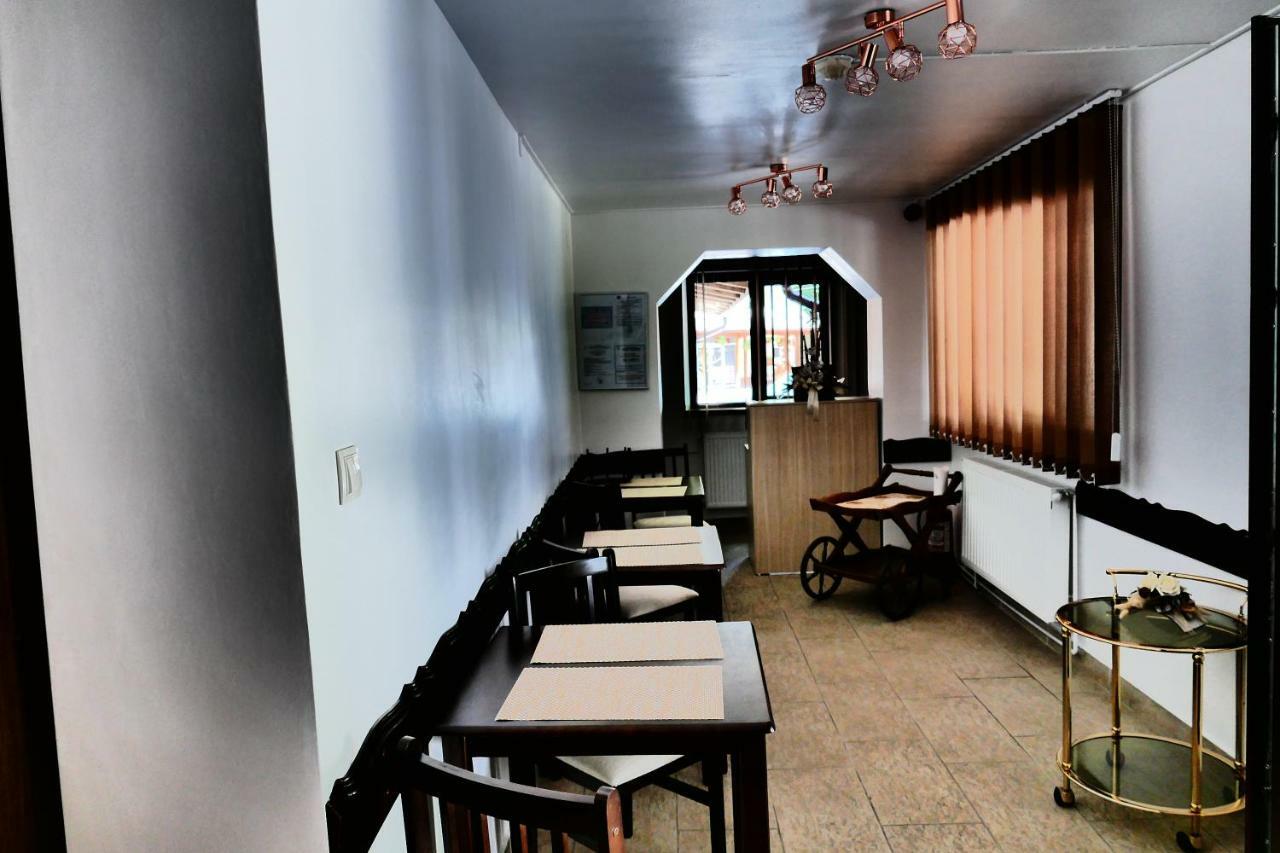 Pensiunea Roua Florilor Hotel Анина Екстериор снимка