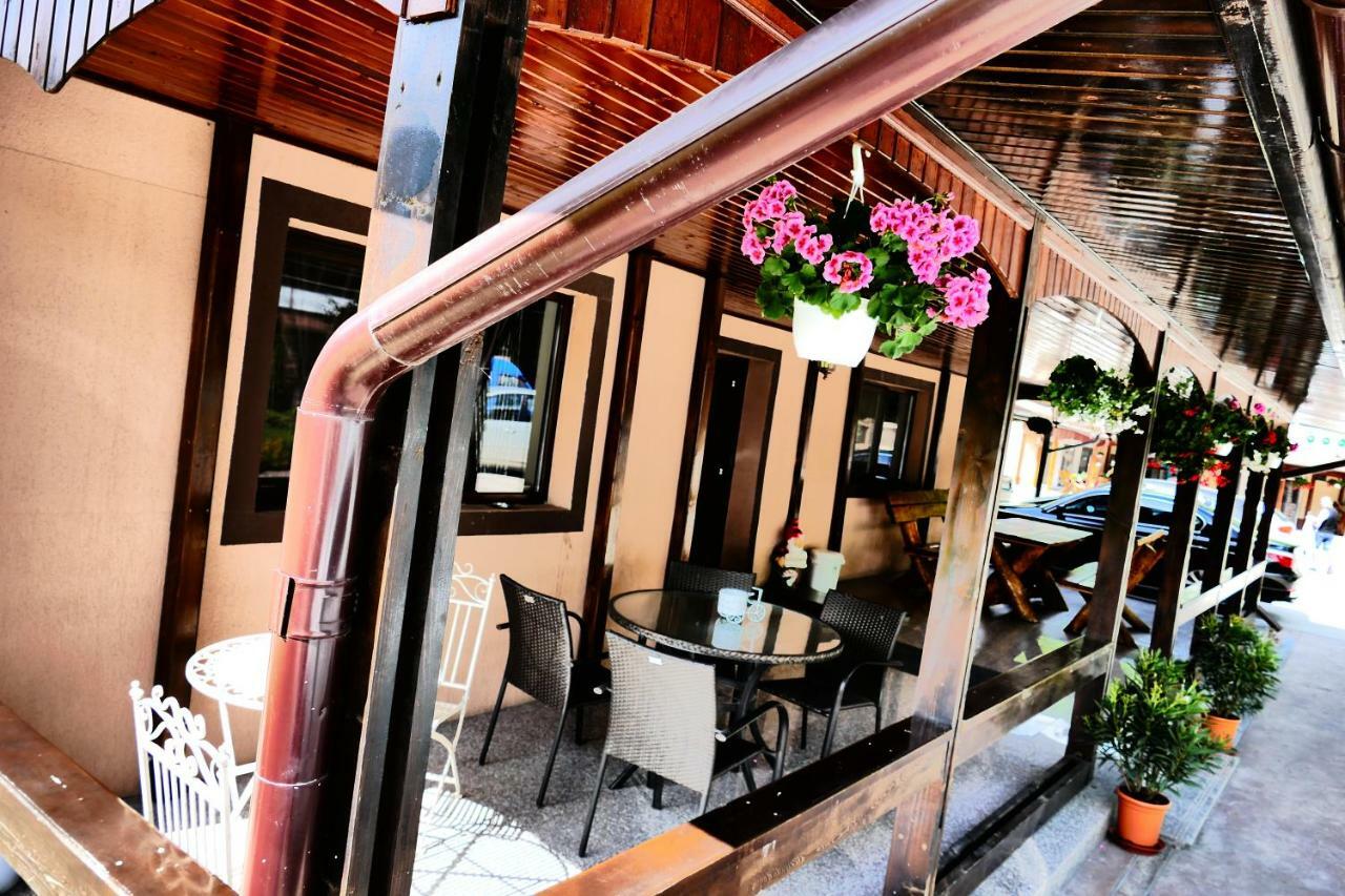 Pensiunea Roua Florilor Hotel Анина Екстериор снимка