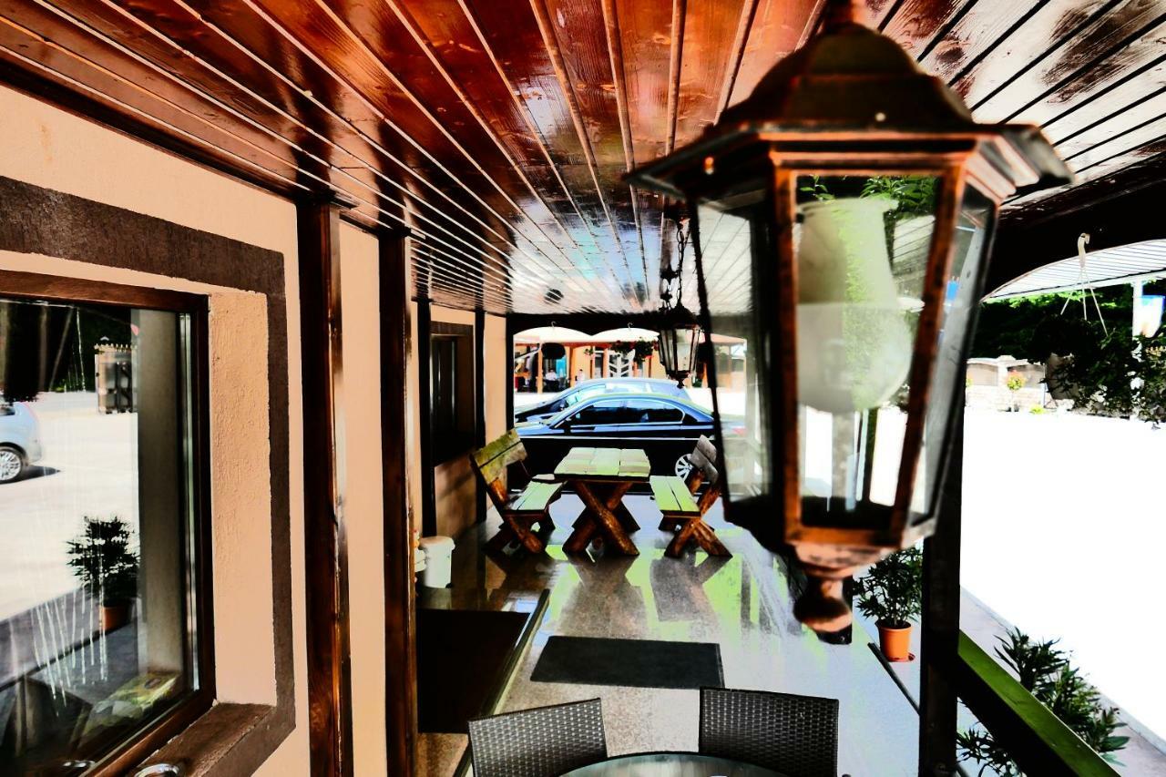 Pensiunea Roua Florilor Hotel Анина Екстериор снимка